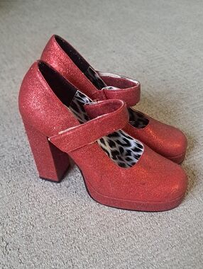 Vintage Very Volatile Red Glitter Platform Mary Jane Heels (7.5)